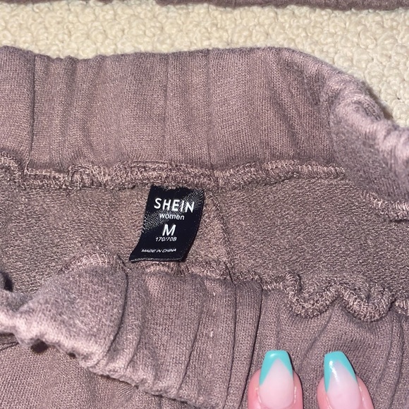 shein sweat set with cropped shirt and high rise sweatpants - Picture 3 of 4